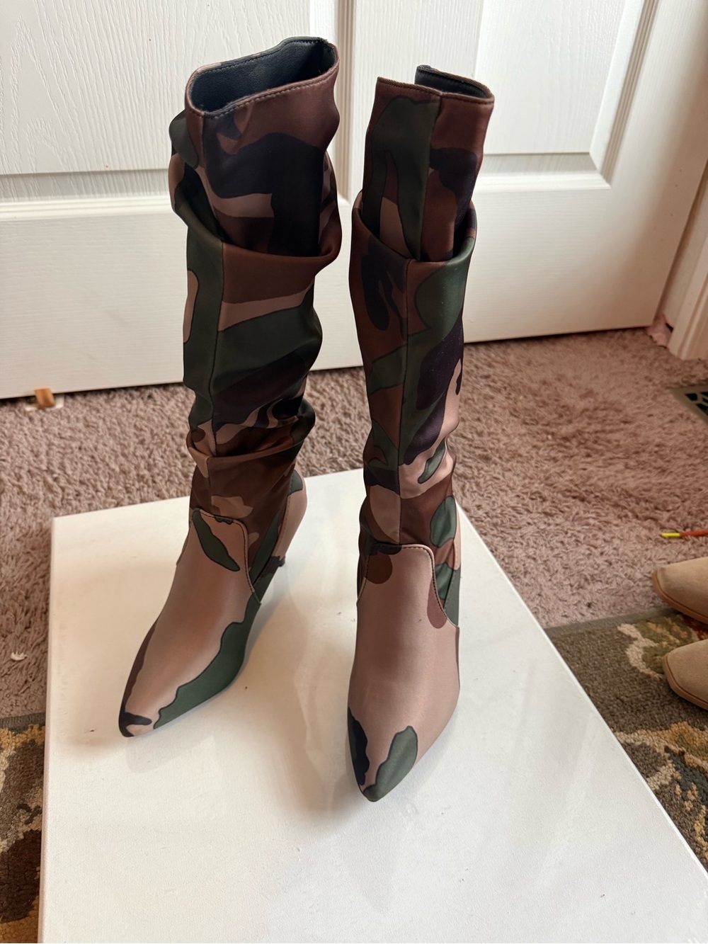Women's Camouflage Knee-High Pointed Toe Boots - Brown/Green